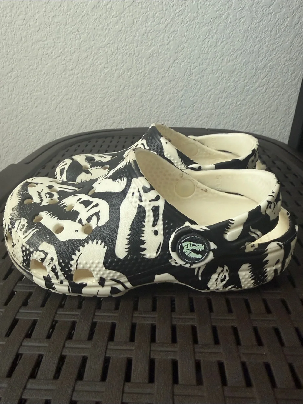 CROCS Glow-In-The-Dark Dino Clog - Toddler Black / Glow Green